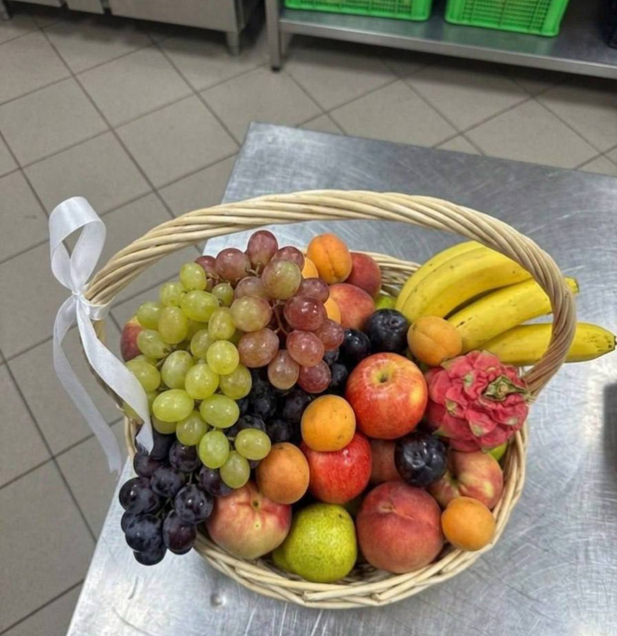 Подарочная корзина «Тропический десерт»